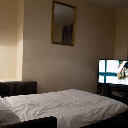 Апартаменти Carvetii - Fox House - 1St Floor Flat Sleeps Up To 8 Данфермлін Екстер'єр фото