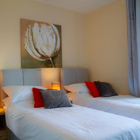 Апартаменти Carvetii - Fox House - 1St Floor Flat Sleeps Up To 8 Данфермлін Екстер'єр фото