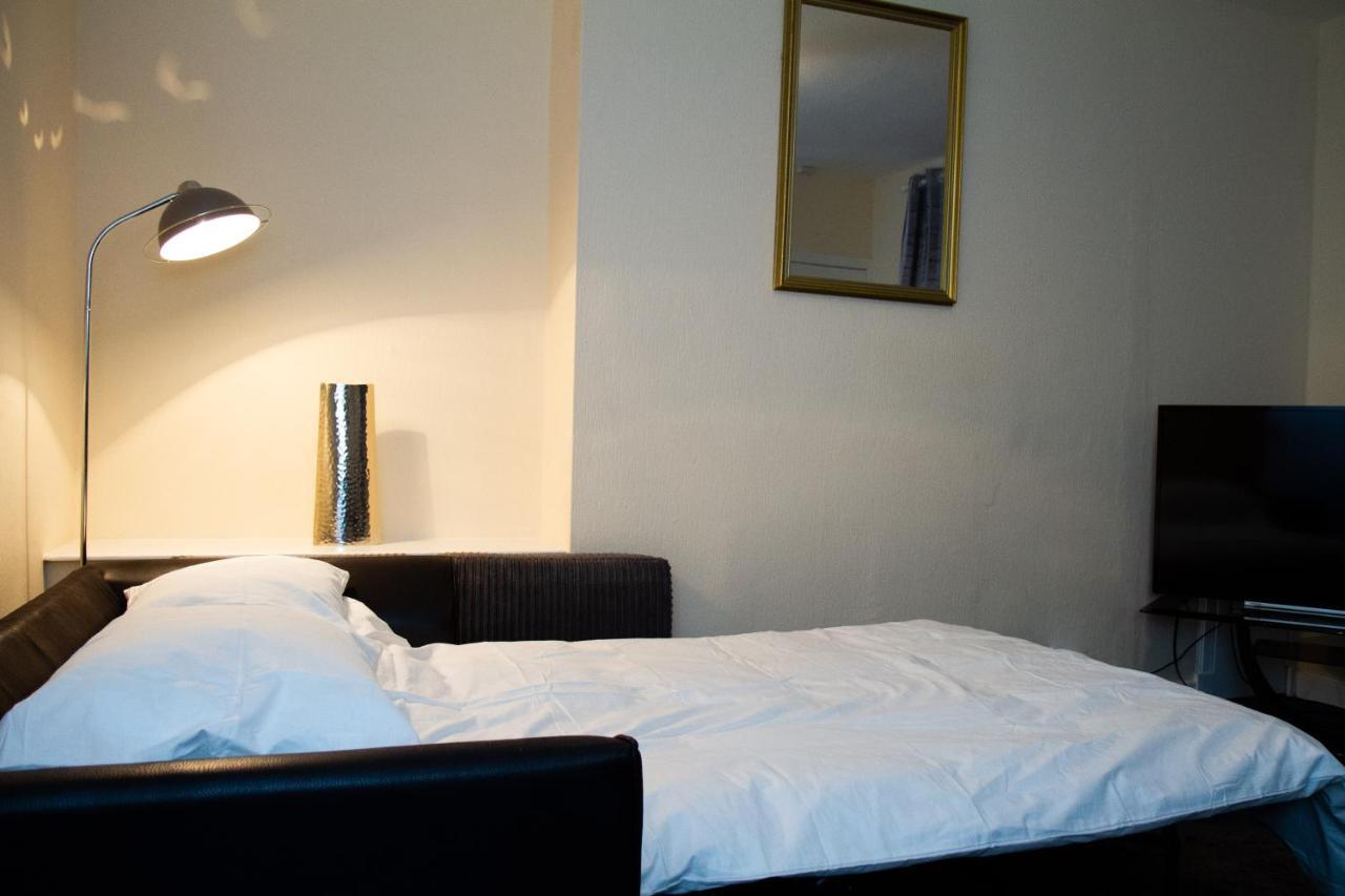 Апартаменти Carvetii - Fox House - 1St Floor Flat Sleeps Up To 8 Данфермлін Екстер'єр фото